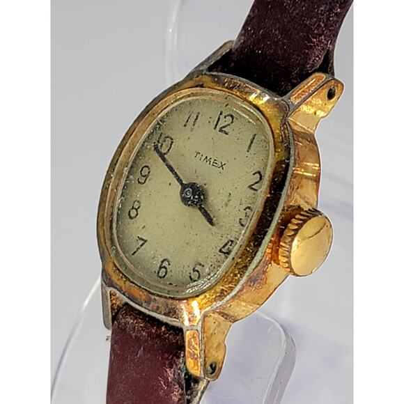 Antique Timex Women’s Wind-Up Watch – Gold-Tone Oval Case with Aged Leather Band main image 7